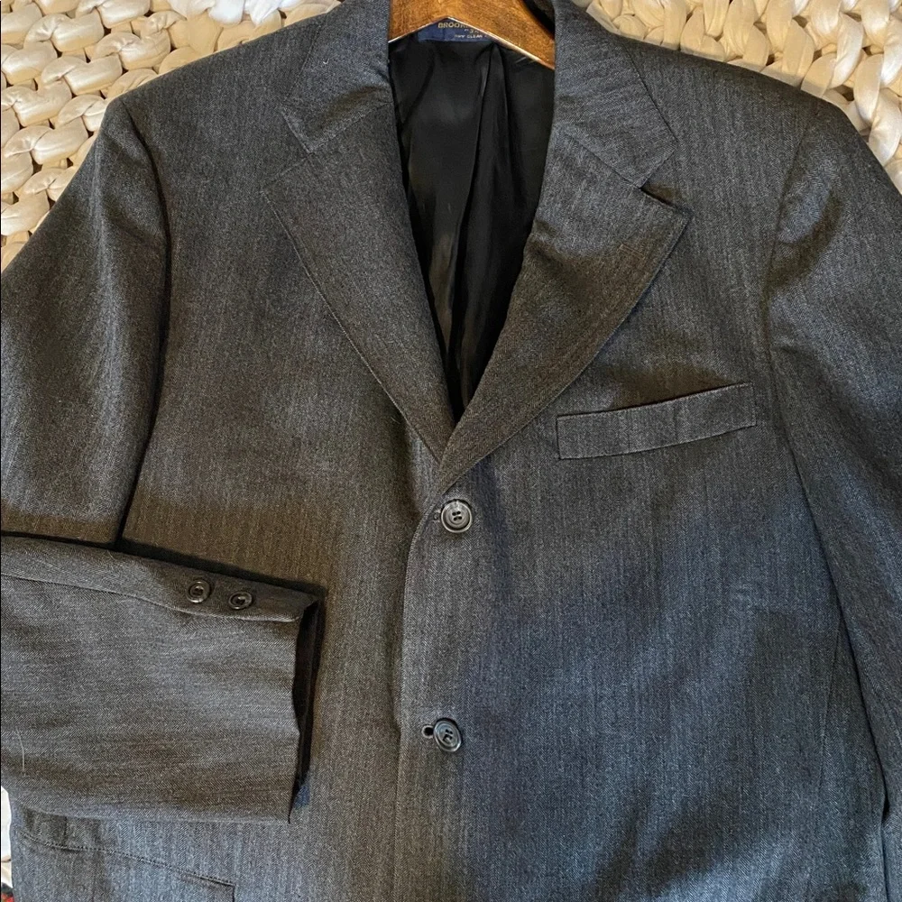 Brooks Brothers Charcoal Herringbone full Suit jacket and slacks 43 ML